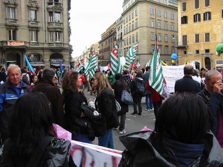 oo Riprendiamo corteo